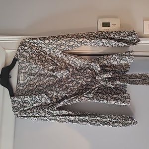 NWOT Pretty, feminine, long sleeve lightweight blouse that is perfect for Spring